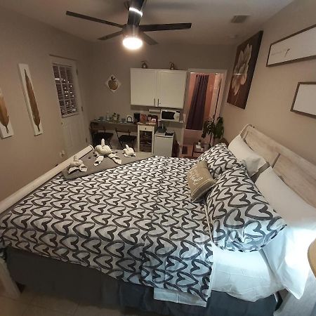 Luxurious Cozy Studio. Tampa Luaran gambar