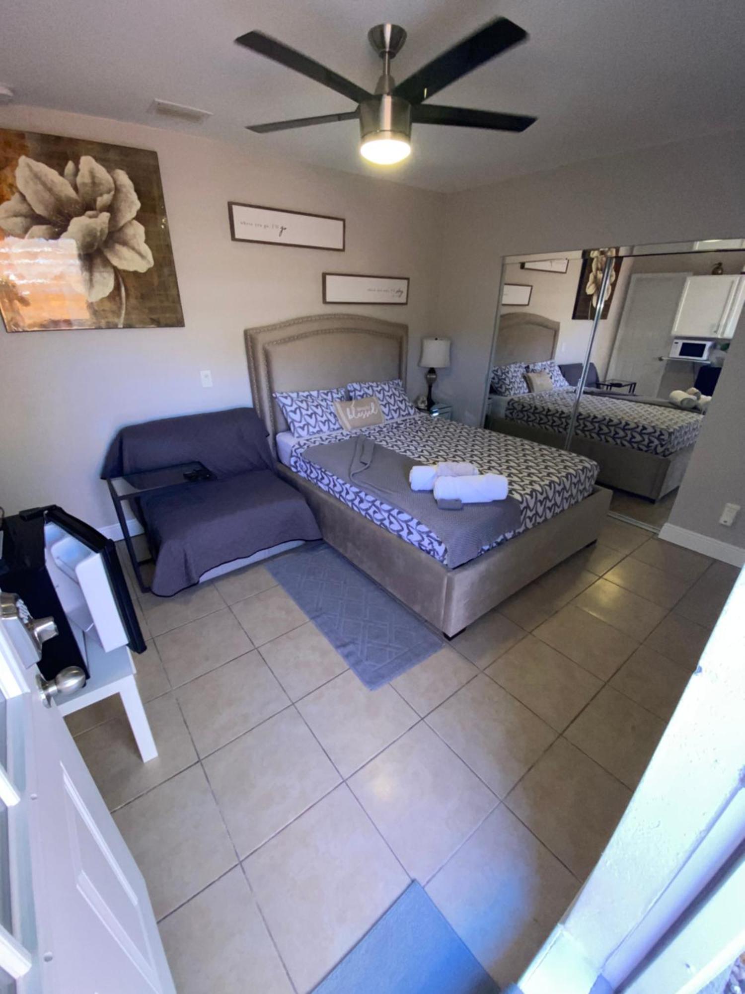 Luxurious Cozy Studio. Tampa Luaran gambar