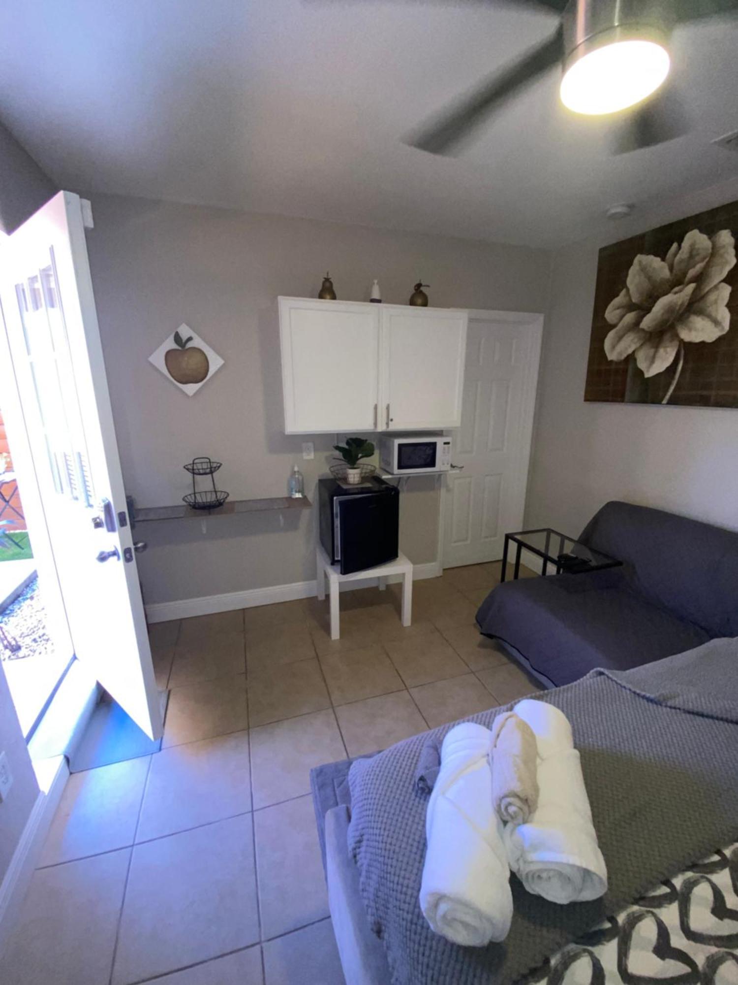 Luxurious Cozy Studio. Tampa Luaran gambar